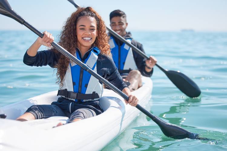 kayak-couple